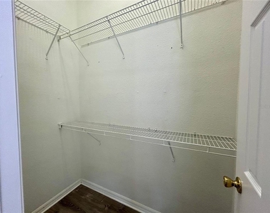 138 Sir Phillips Drive - Photo Thumbnail 5