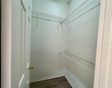 138 Sir Phillips Drive - Photo Thumbnail 6