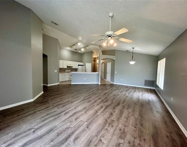138 Sir Phillips Drive - Photo Thumbnail 2