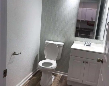 3032 Ashland Lane S - Photo Thumbnail 10