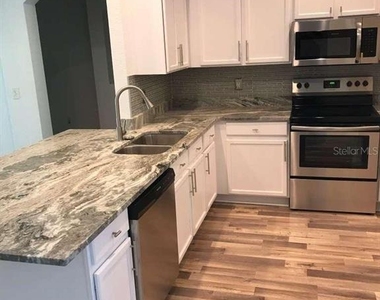 3032 Ashland Lane S - Photo Thumbnail 4