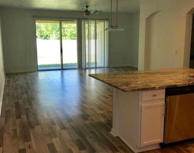 3032 Ashland Lane S - Photo Thumbnail 3
