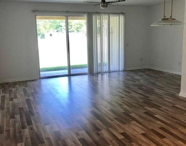 3032 Ashland Lane S - Photo Thumbnail 8