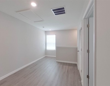 8641 Sw 43rd Terrace - Photo Thumbnail 14