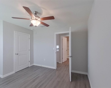 8641 Sw 43rd Terrace - Photo Thumbnail 10