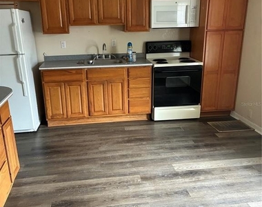2621 Island Oaks W - Photo Thumbnail 2