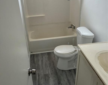 2621 Island Oaks W - Photo Thumbnail 6