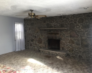 2309 Birney Avenue - Photo Thumbnail 4
