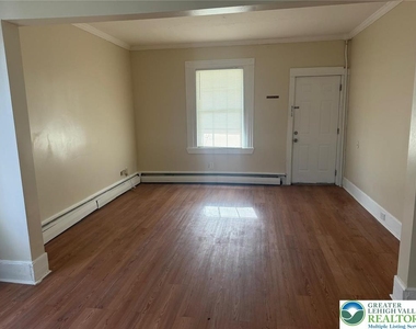 131 Grove Street - Photo Thumbnail 2