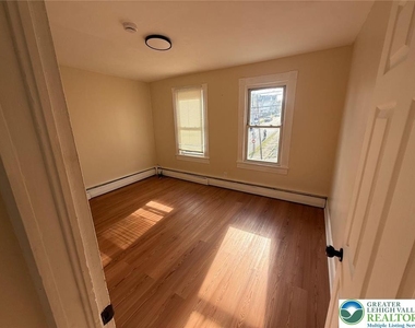 131 Grove Street - Photo Thumbnail 12
