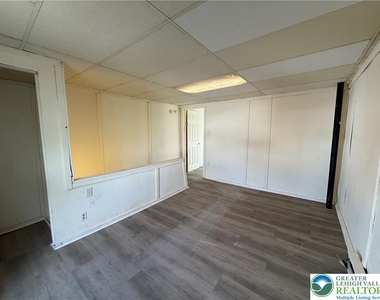 525 Elliger Street - Photo Thumbnail 9