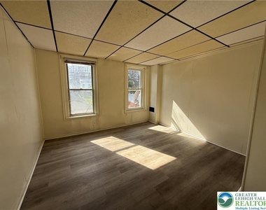 525 Elliger Street - Photo Thumbnail 8