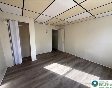 525 Elliger Street - Photo Thumbnail 5