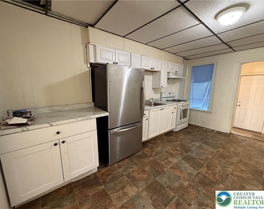 525 Elliger Street - Photo Thumbnail 3