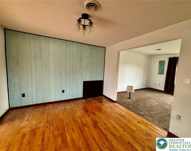 8740 Breiningsville - Photo Thumbnail 10