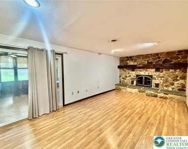 8740 Breiningsville - Photo Thumbnail 17