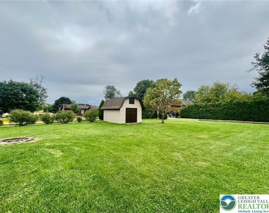 8740 Breiningsville - Photo Thumbnail 5