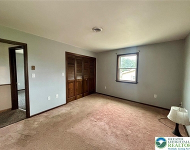 8740 Breiningsville - Photo Thumbnail 13