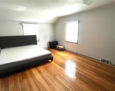 1735 Jefferson Avenue - Photo Thumbnail 9