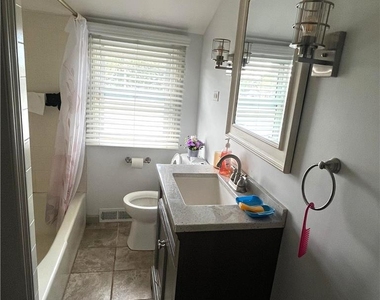 1735 Jefferson Avenue - Photo Thumbnail 5