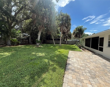8735 Dunmore Drive - Photo Thumbnail 22