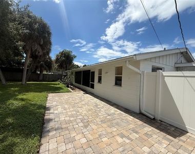 8735 Dunmore Drive - Photo Thumbnail 23