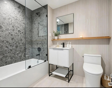 997 Rogers Avenue - Photo Thumbnail 3