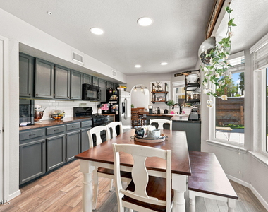 2437 Fletcher Place - Photo Thumbnail 20