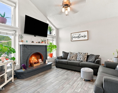 2437 Fletcher Place - Photo Thumbnail 11