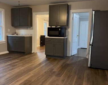 101 Boswell Avenue - Photo Thumbnail 12
