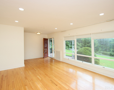 85 Center Street - Photo Thumbnail 3