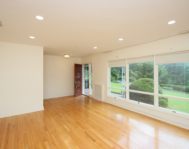 85 Center Street - Photo Thumbnail 4