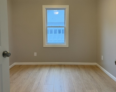 101 Boswell Avenue - Photo Thumbnail 3