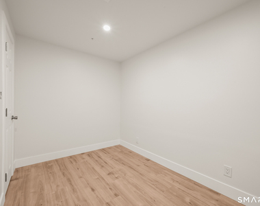 542 Main Street - Photo Thumbnail 5