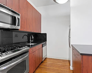 121 Madison Avenue - Photo Thumbnail 1