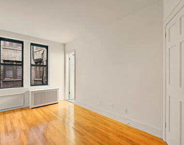 226 East 70th Street - Photo Thumbnail 2