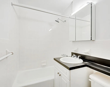 426 West 49th Street - Photo Thumbnail 4