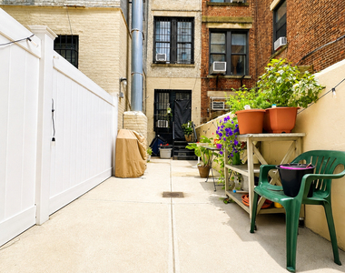 West 105th Street - Photo Thumbnail 1