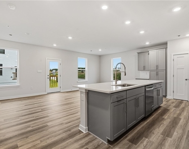 1015 Darcy Drive - Photo Thumbnail 3