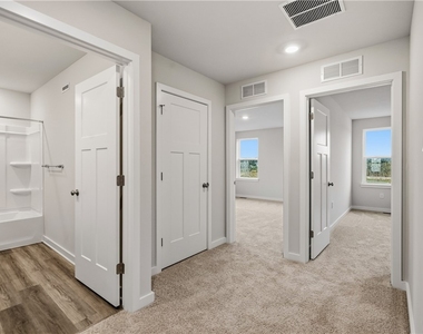 1015 Darcy Drive - Photo Thumbnail 12