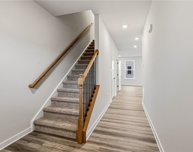 1015 Darcy Drive - Photo Thumbnail 2