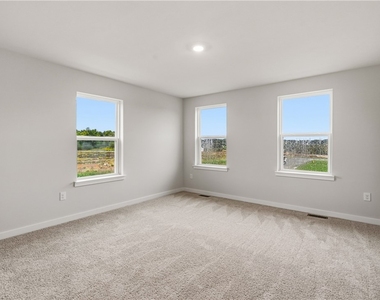 1015 Darcy Drive - Photo Thumbnail 18