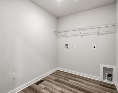 1015 Darcy Drive - Photo Thumbnail 11