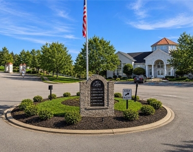 217 Adams Pointe Boulevard - Photo Thumbnail 13