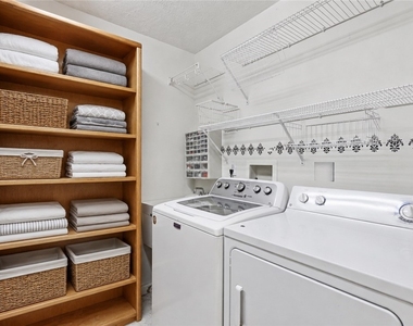 217 Adams Pointe Boulevard - Photo Thumbnail 9