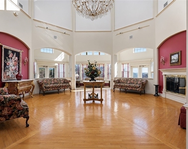 217 Adams Pointe Boulevard - Photo Thumbnail 14