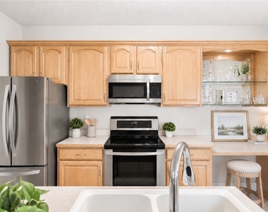 217 Adams Pointe Boulevard - Photo Thumbnail 6