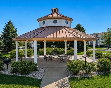 217 Adams Pointe Boulevard - Photo Thumbnail 12