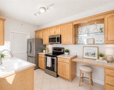 217 Adams Pointe Boulevard - Photo Thumbnail 7