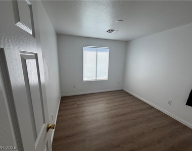 5566 Sun Temple Avenue - Photo Thumbnail 10